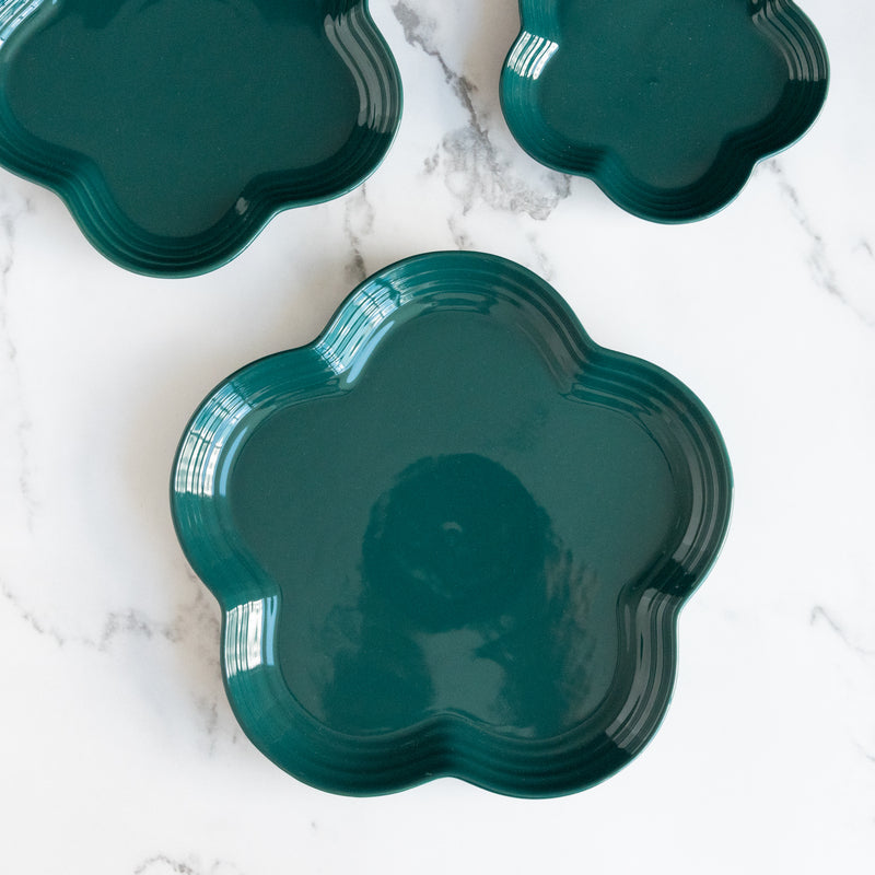 Pretty Flower Shaped Plate