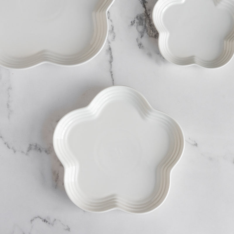 Pretty Flower Shaped Plate