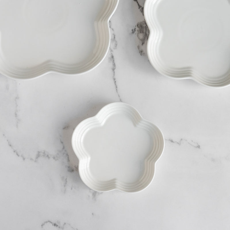 Pretty Flower Shaped Plate