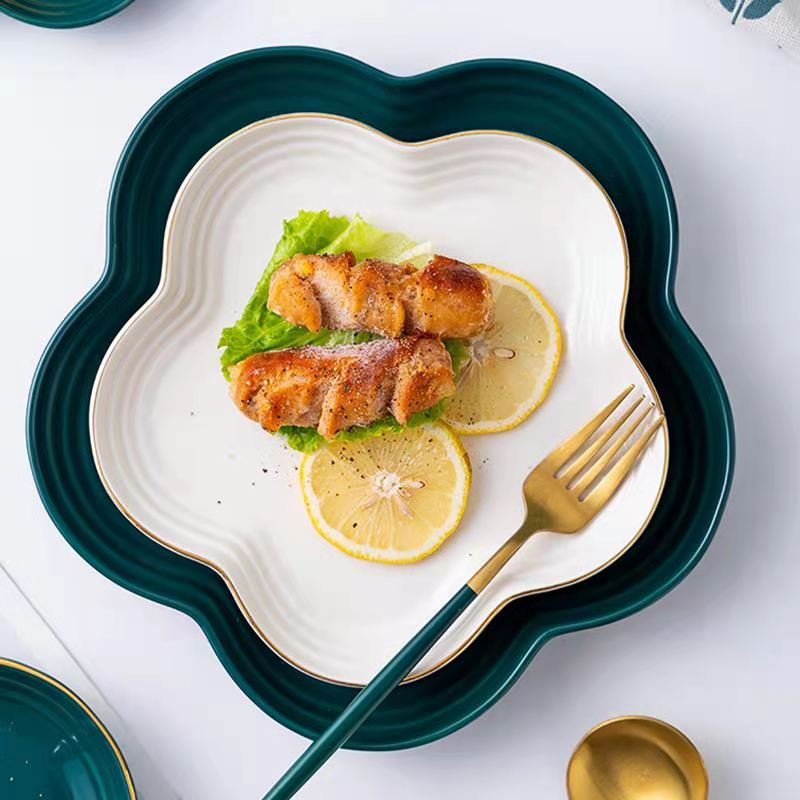 Pretty Flower Shaped Plate